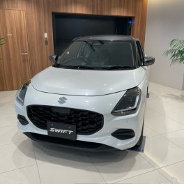 新型スイフト展示中♫
