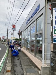 5月27日『クリーンマンデー』　各店舗周辺の清掃活動を行いました！！