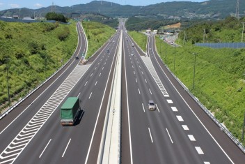 高速道路でよく見かける、やってしまいがちな違反