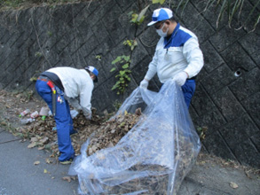 工場周辺の清掃活動②
