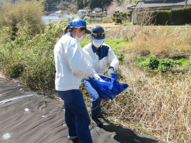 工場周辺の清掃活動